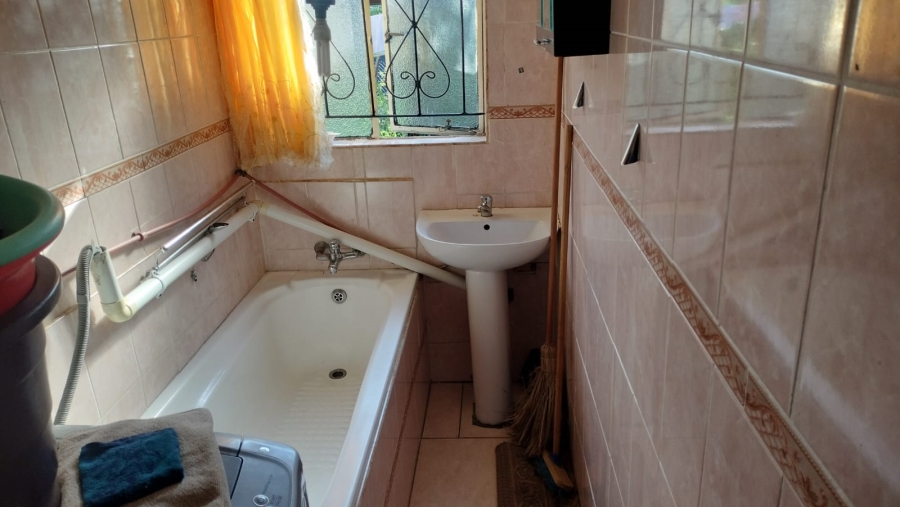 3 Bedroom Property for Sale in Molifi Tau Kloof Free State